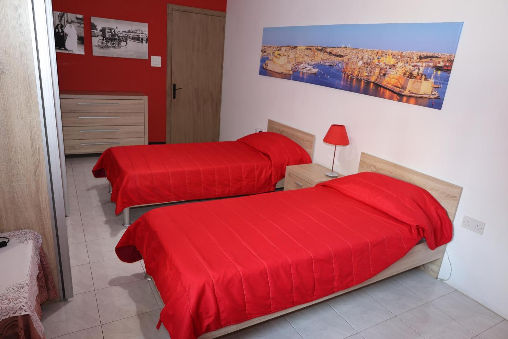 Very Bright Well Kept Apartment Marsaskala Bagian luar foto